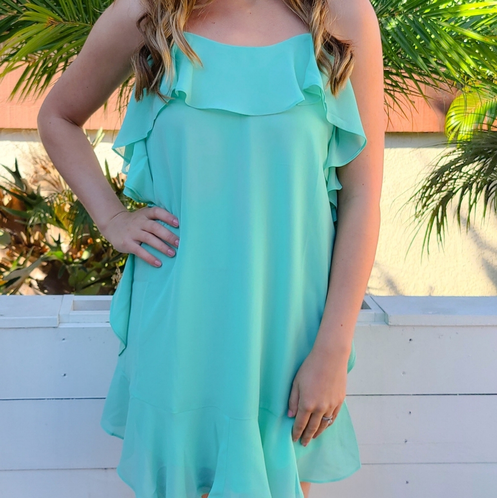 Brand new ruffle trim dress🤩🤩